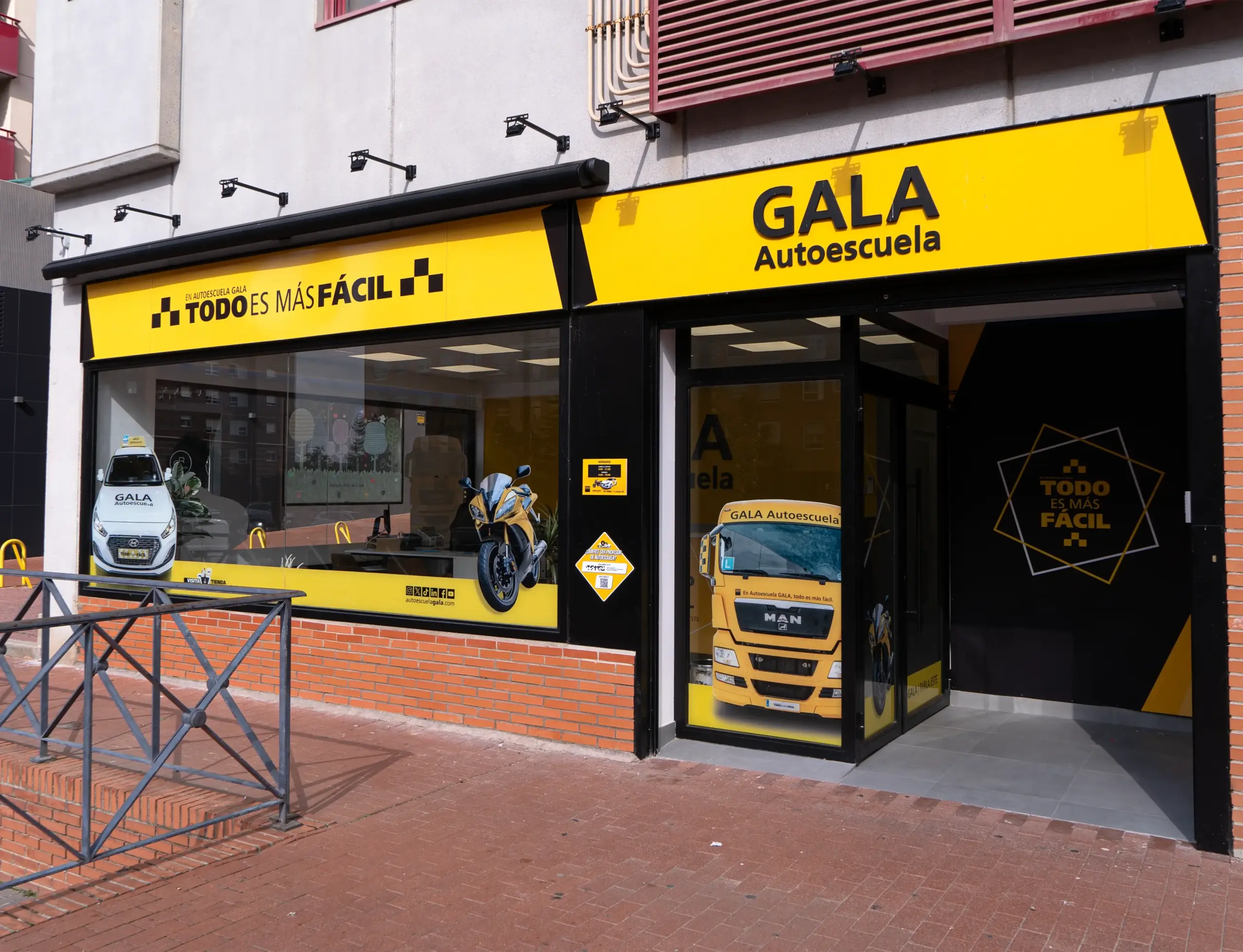 Fachada-Intercambiador-Sol-simulador-coche